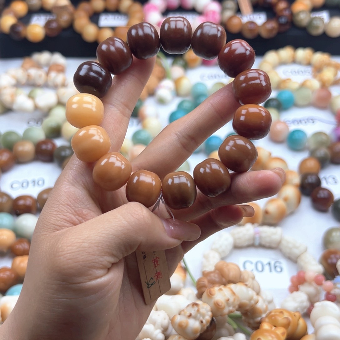 白玉菩提吊坠微瑕18