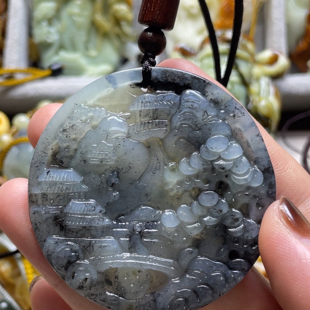 蛇纹石玉颈饰未镶嵌