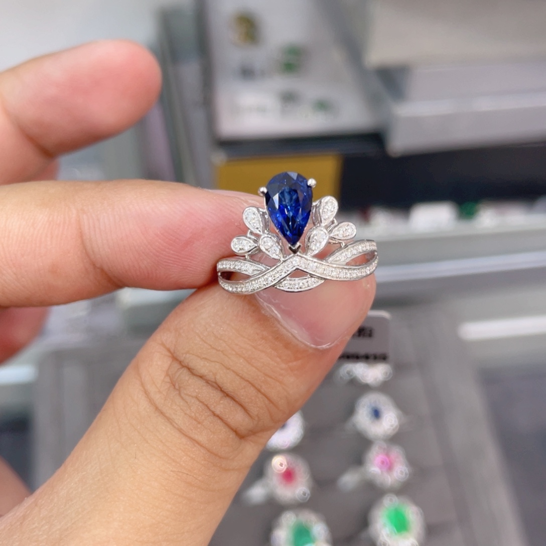 戒指蓝宝石18K金镶嵌1.37ct 皇家蓝
