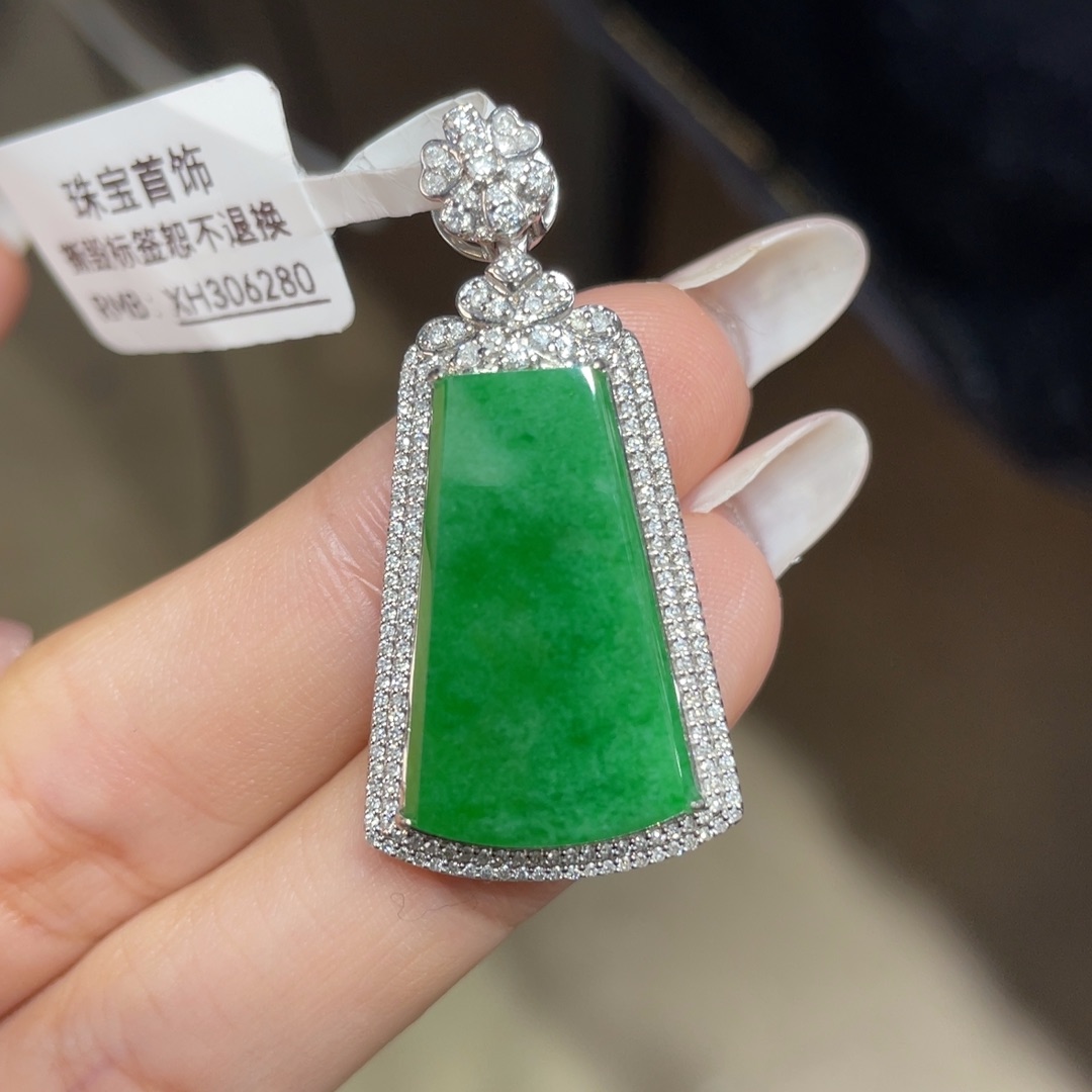 翡翠颈饰18K金镶嵌天然缅甸翡翠a货