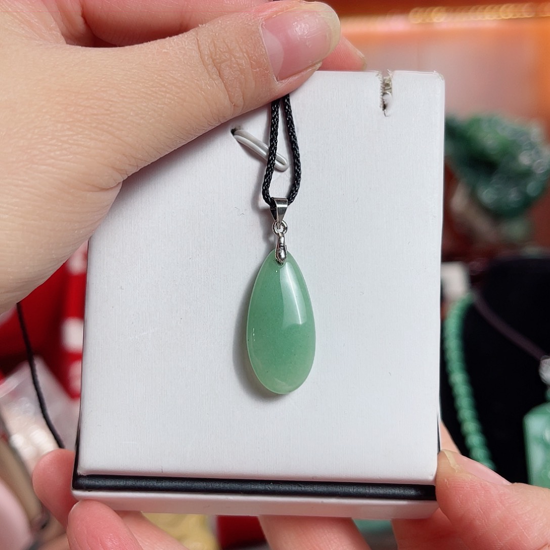 密玉（石英质玉）颈饰未镶嵌