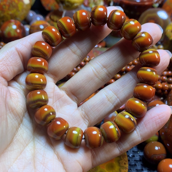 玛瑙/玉髓战国红手串未镶嵌北****司