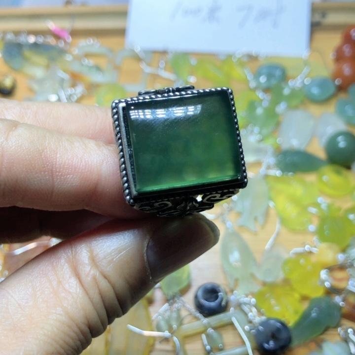 【闪购商品】蛇纹石玉手牌未镶嵌