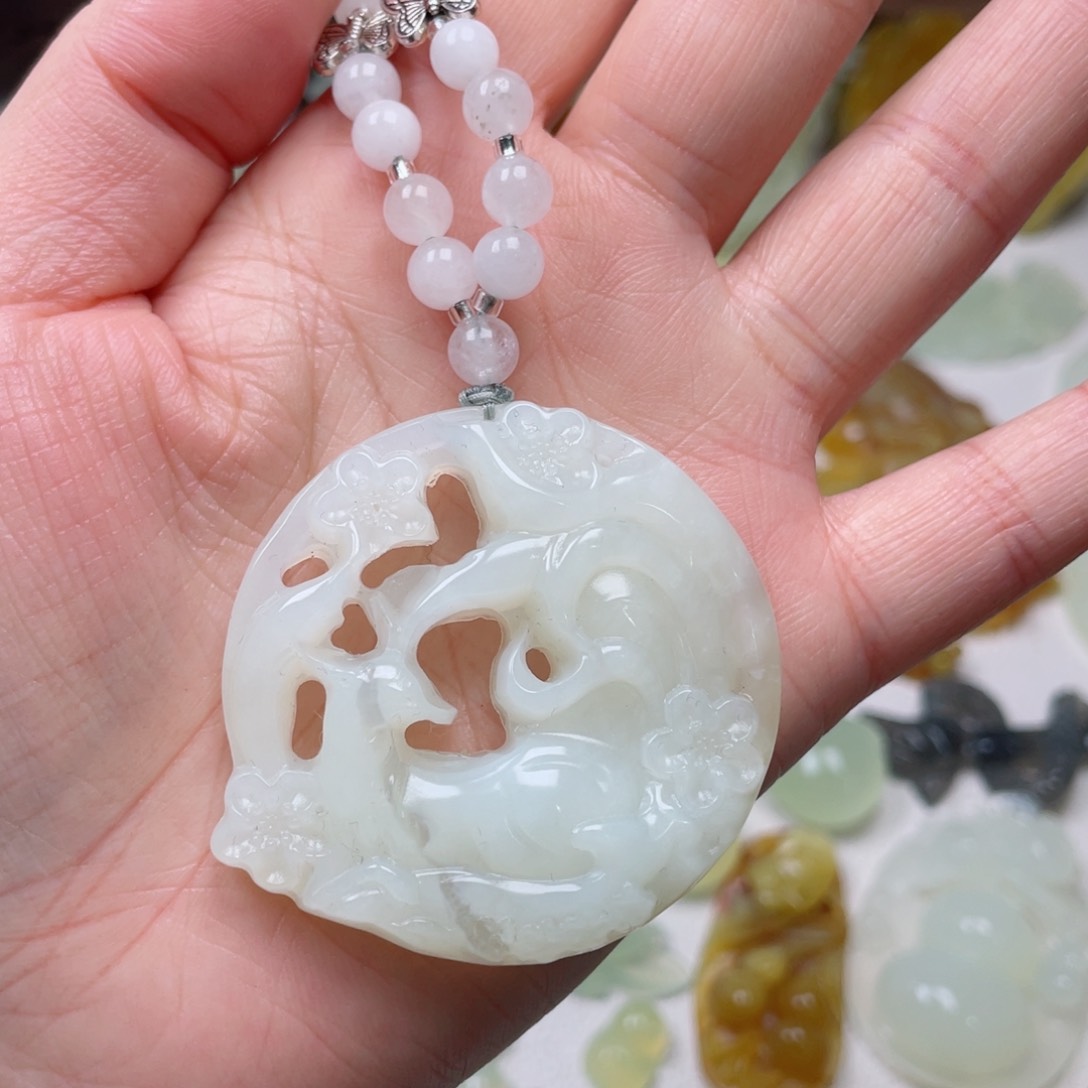 蛇纹石玉颈饰未镶嵌