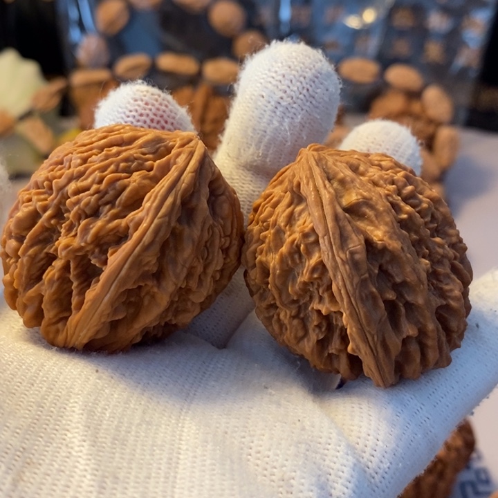 文玩核桃吊坠天残南疆石