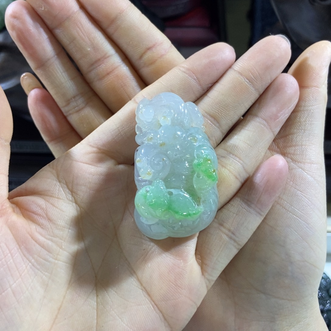 翡翠摆件未镶嵌好看的翡翠如意