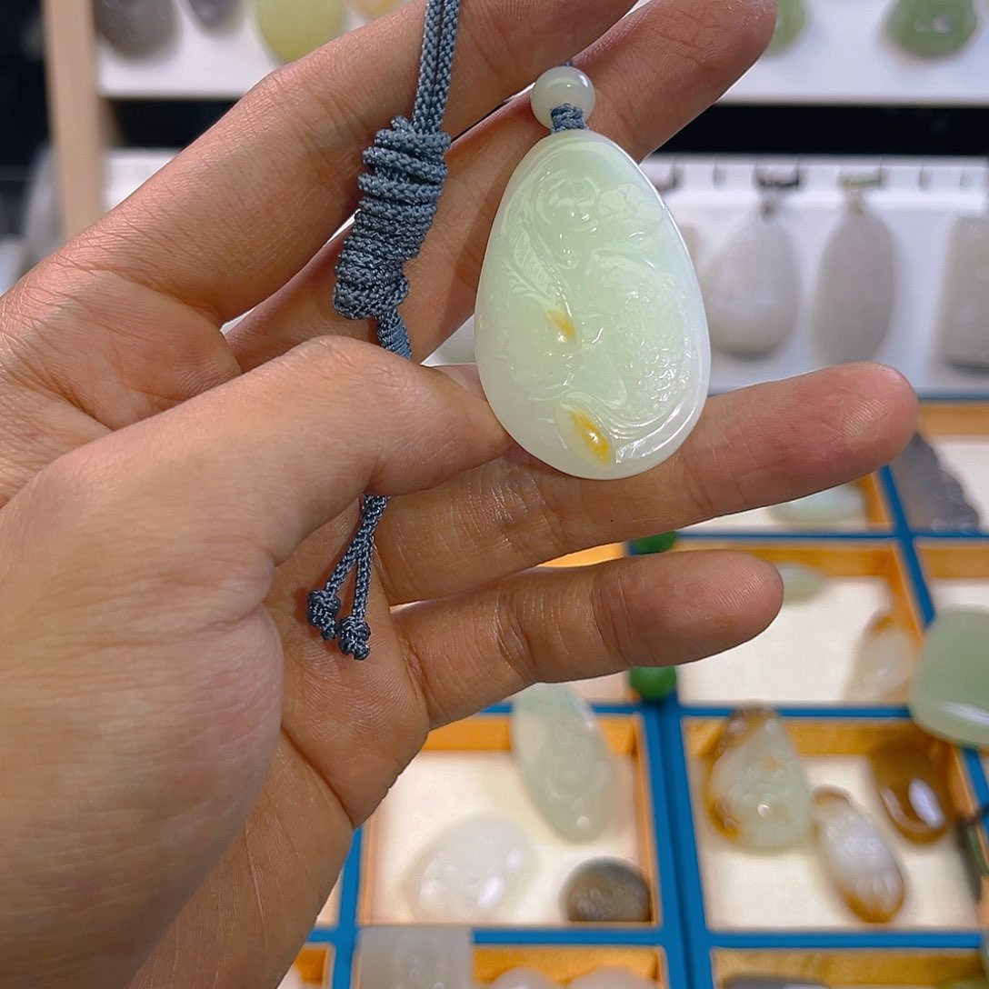 和田玉颈饰未镶嵌