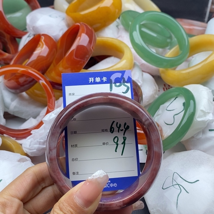 石英质玉手镯未镶嵌