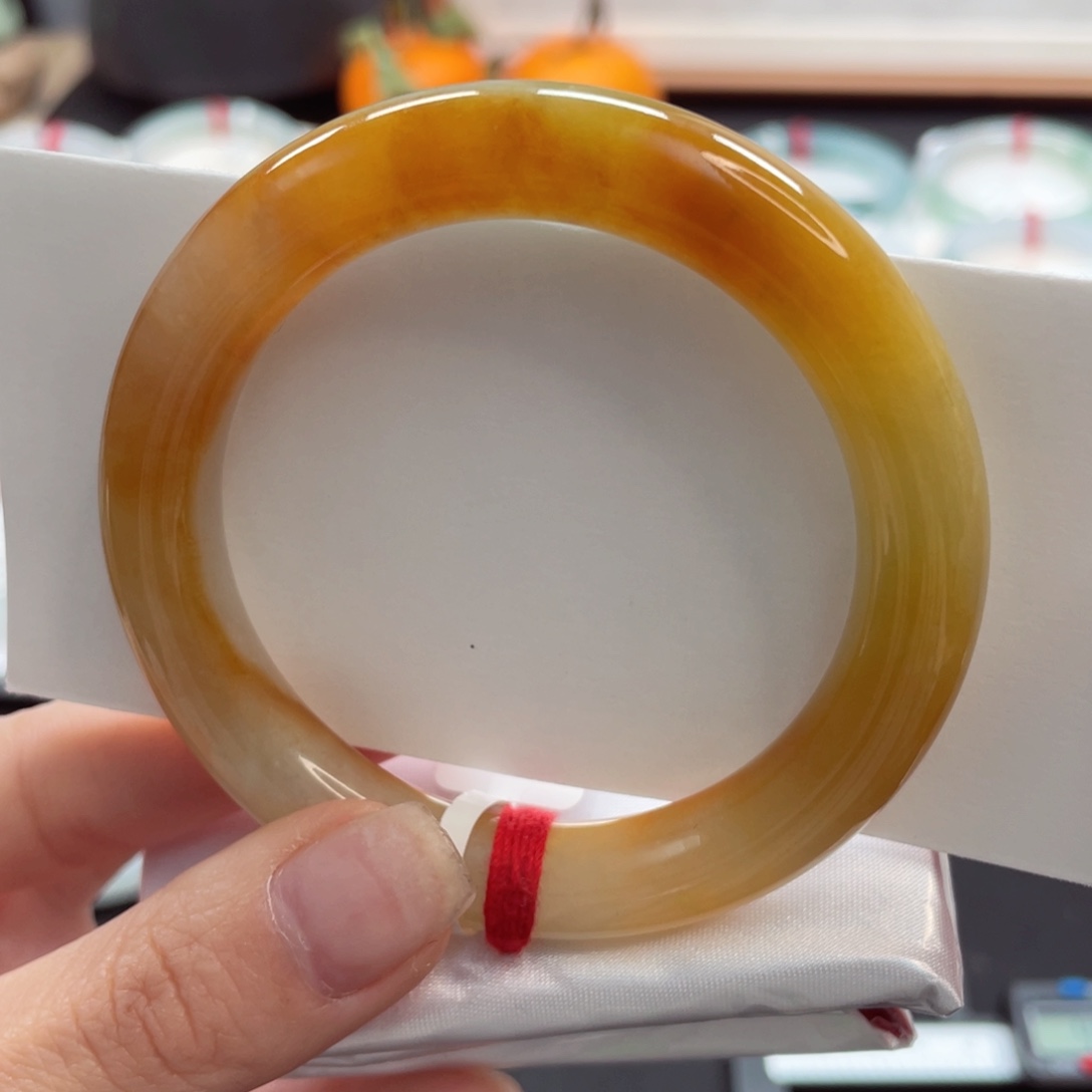 【闪购商品】翡翠手镯未镶嵌52.8圆条明艳明亮维尼熊黄12号