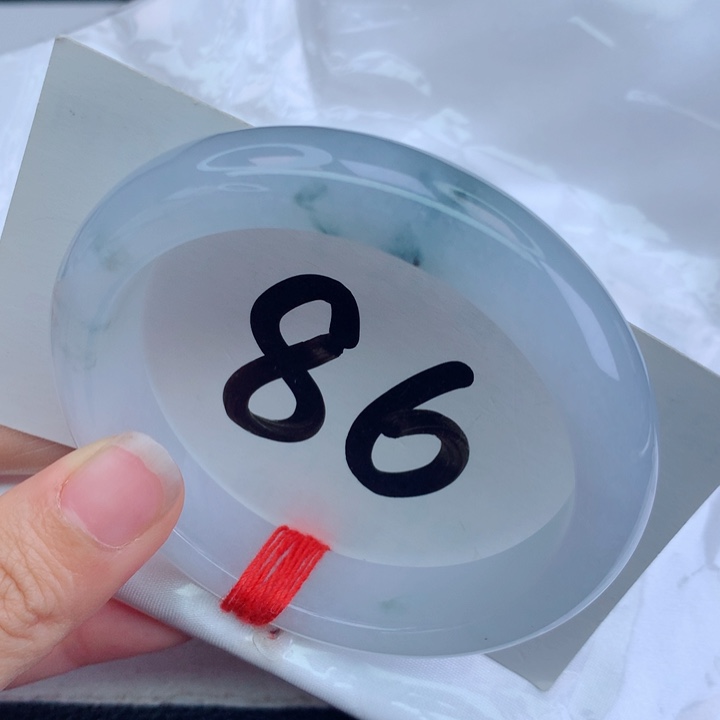 翡翠手镯未镶嵌飘花