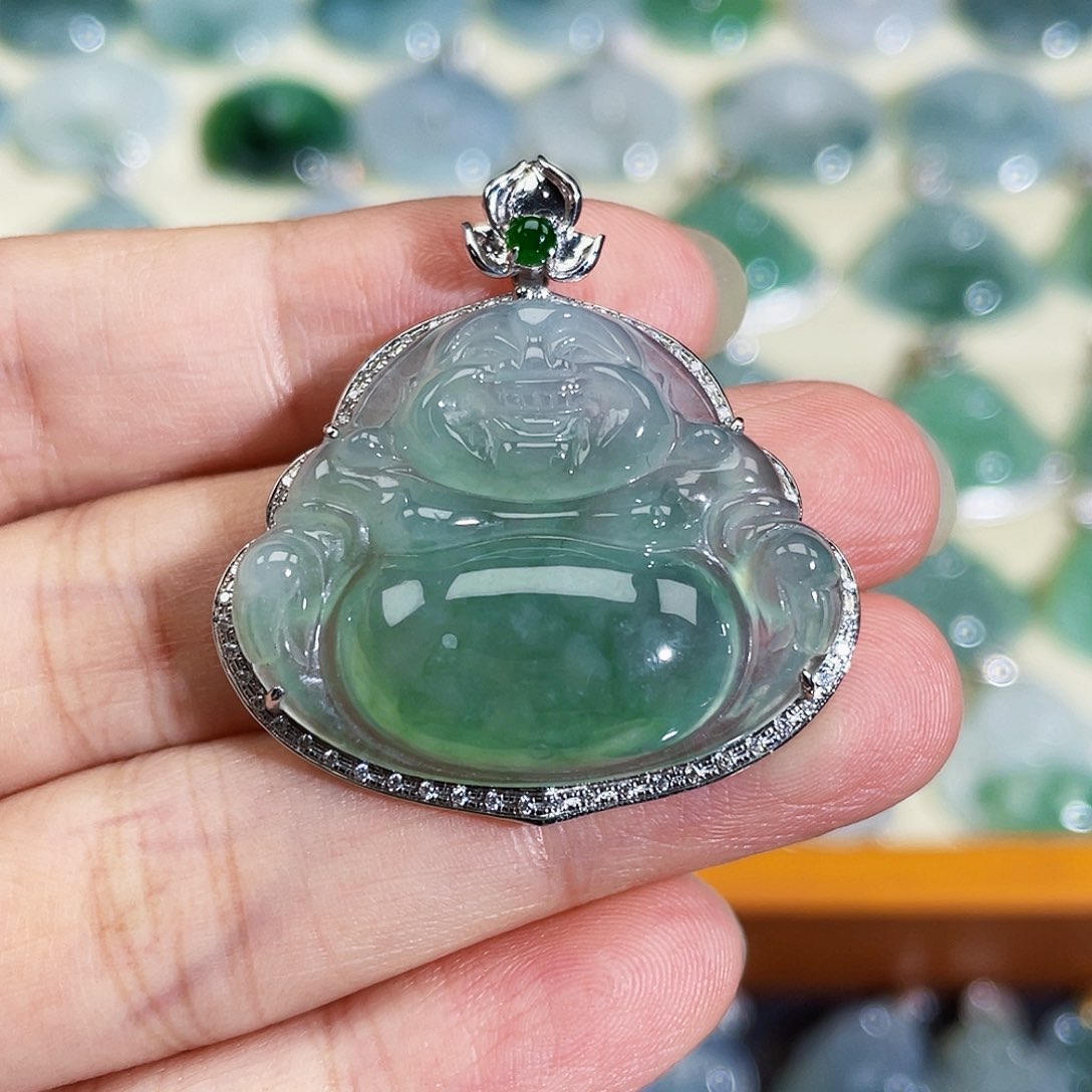 翡翠18K金镶嵌颈饰吊坠