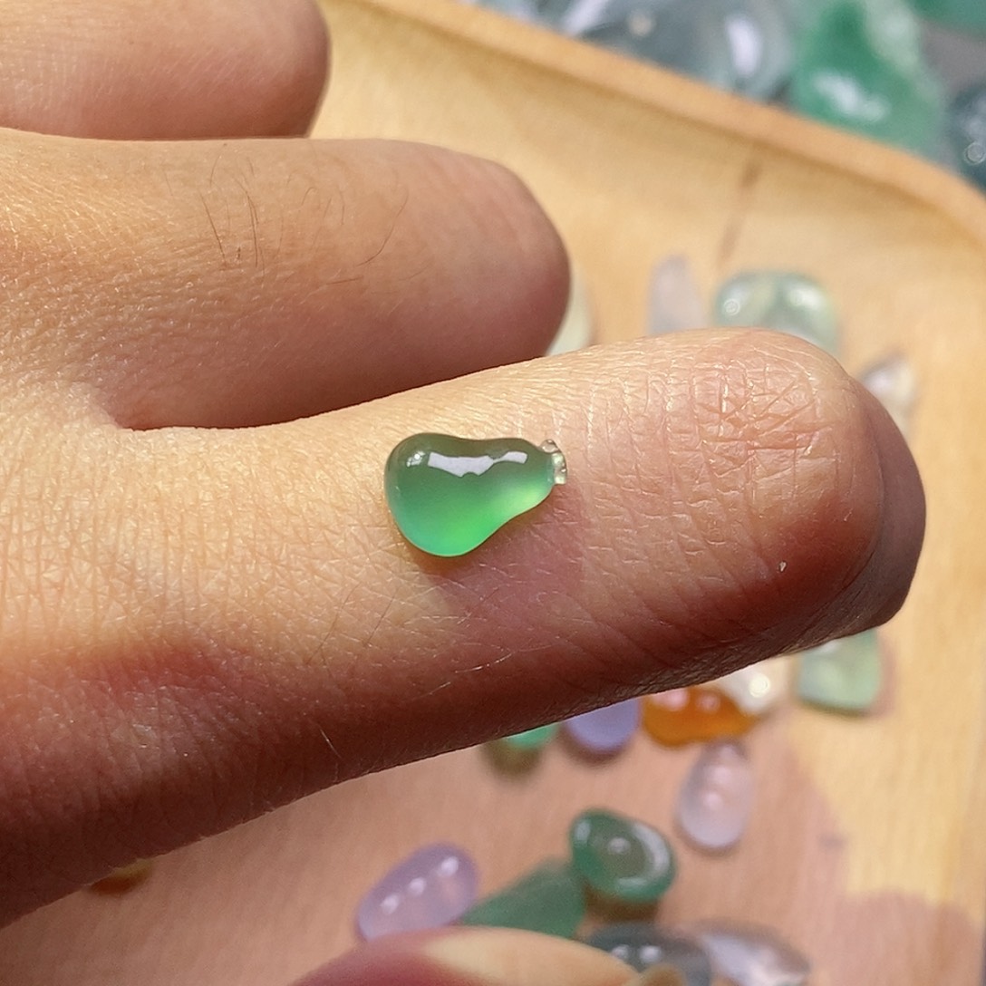 翡翠颈饰未镶嵌C****.翡翠