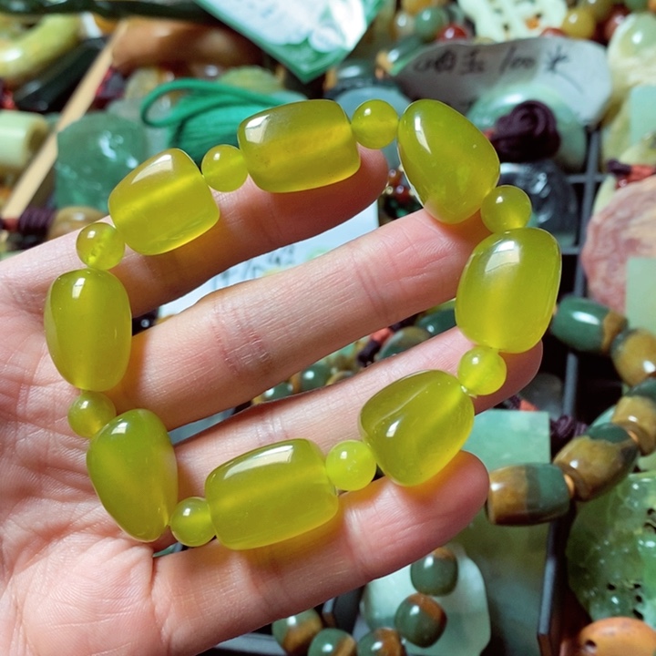 蛇纹石玉颈饰未镶嵌