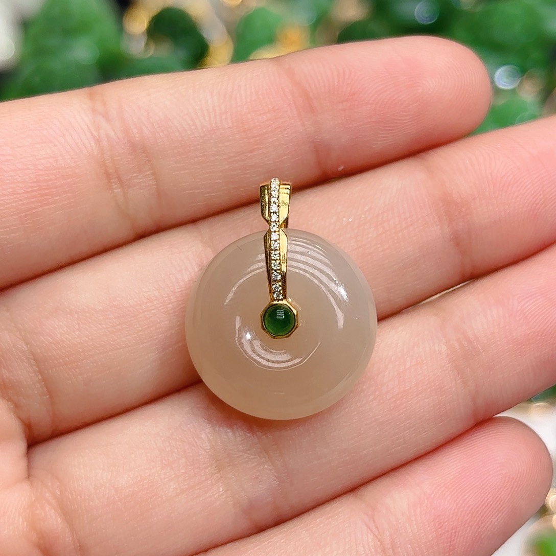 和田玉颈饰18K金镶嵌