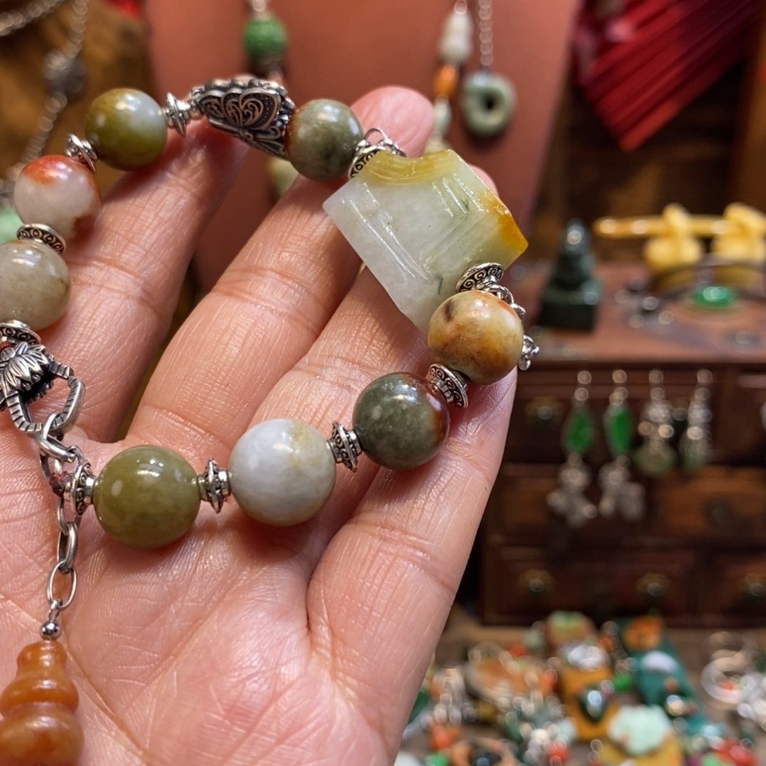 翡翠吊坠(赠链)未镶嵌