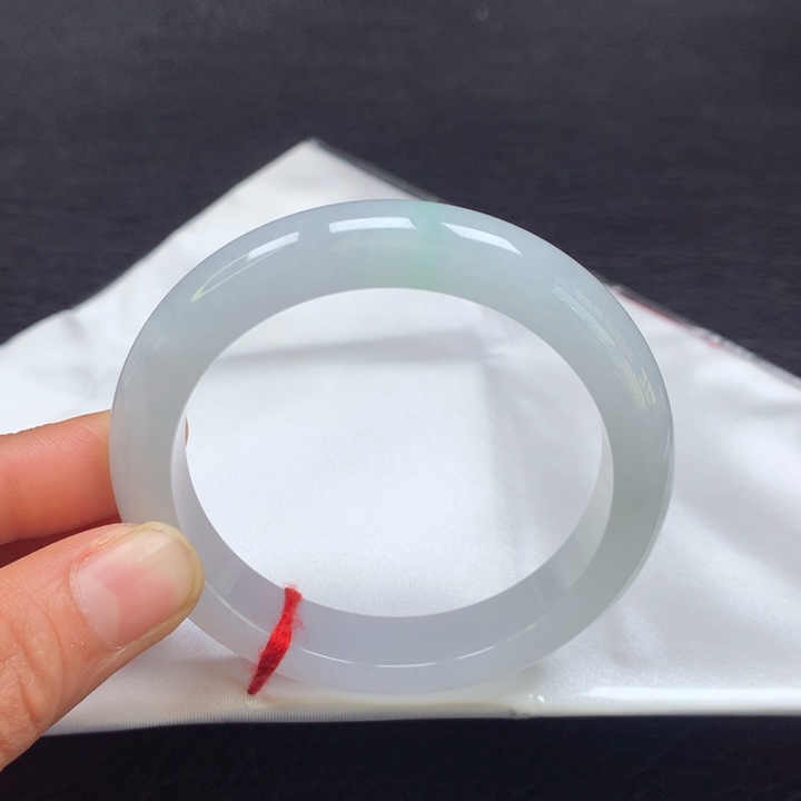 翡翠手镯未镶嵌54圈