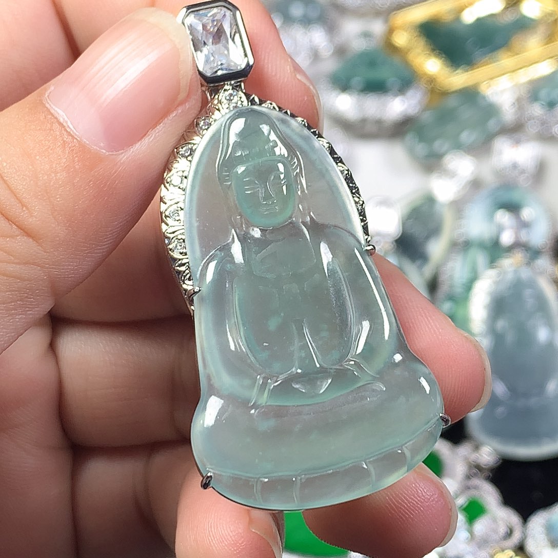 翡翠未镶嵌颈饰素衣