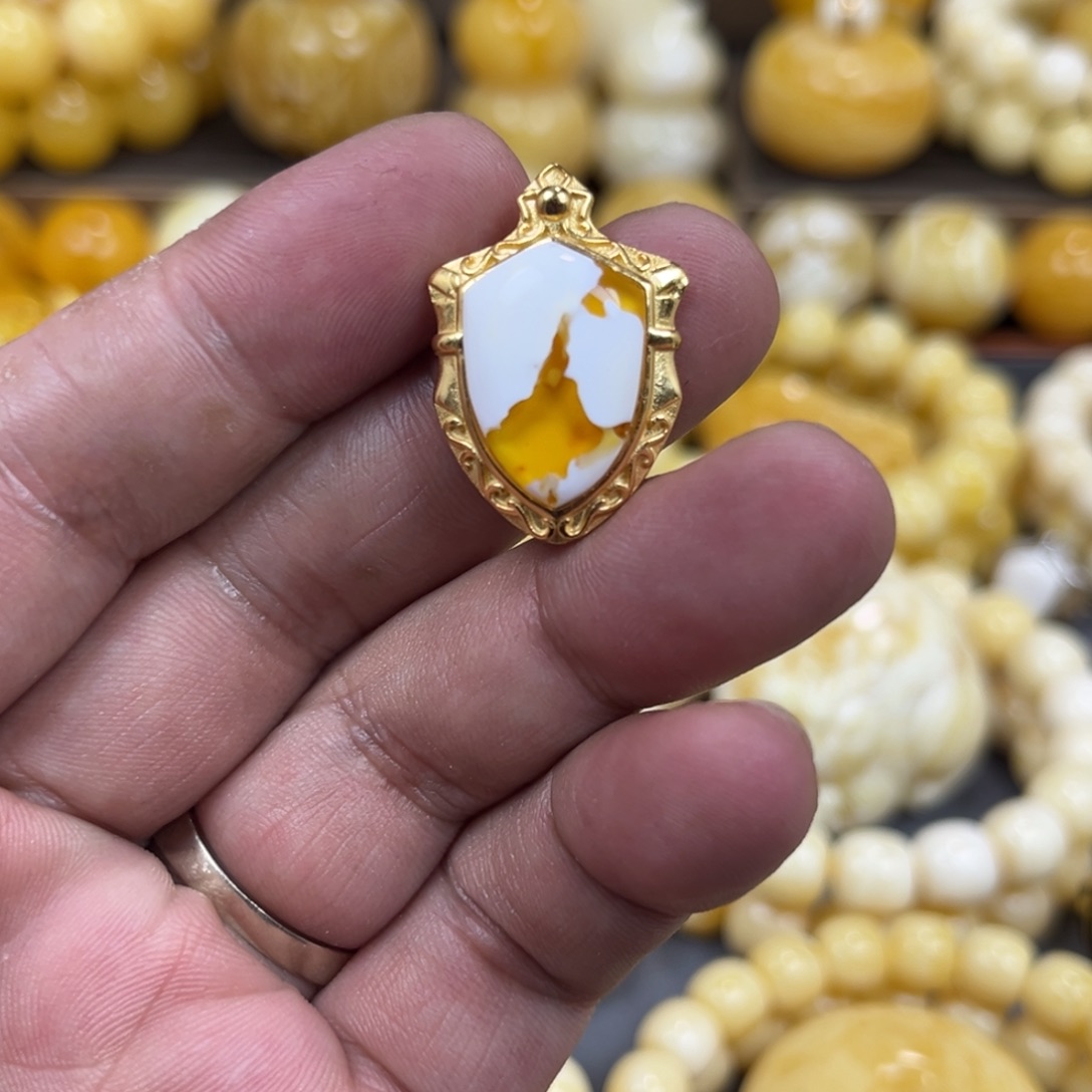 手串琥珀银S925镀金镶嵌金瓷白溶洞吊坠