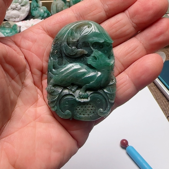 独山玉未镶嵌颈饰
