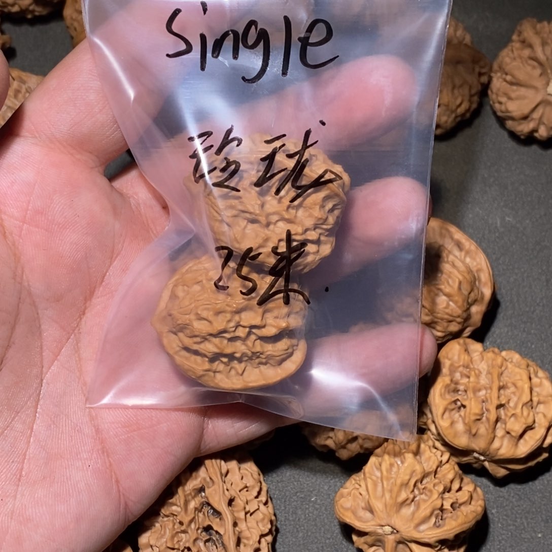 文玩核桃吊坠S****e玲珑