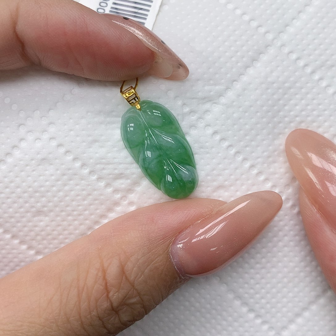 颈饰18K金镶嵌翡翠