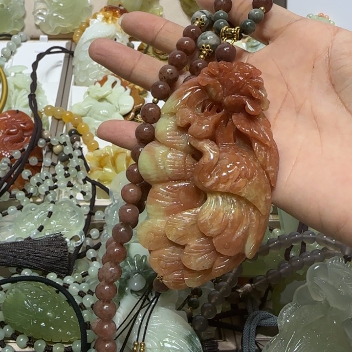 蛇纹石玉吊坠未镶嵌