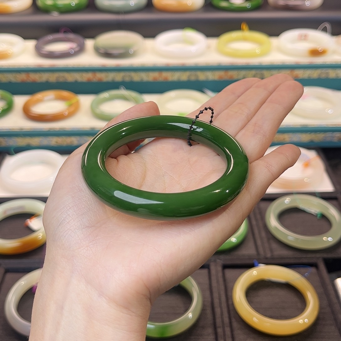 和田玉手镯（圆镯）未镶嵌冰*辣绿 分单