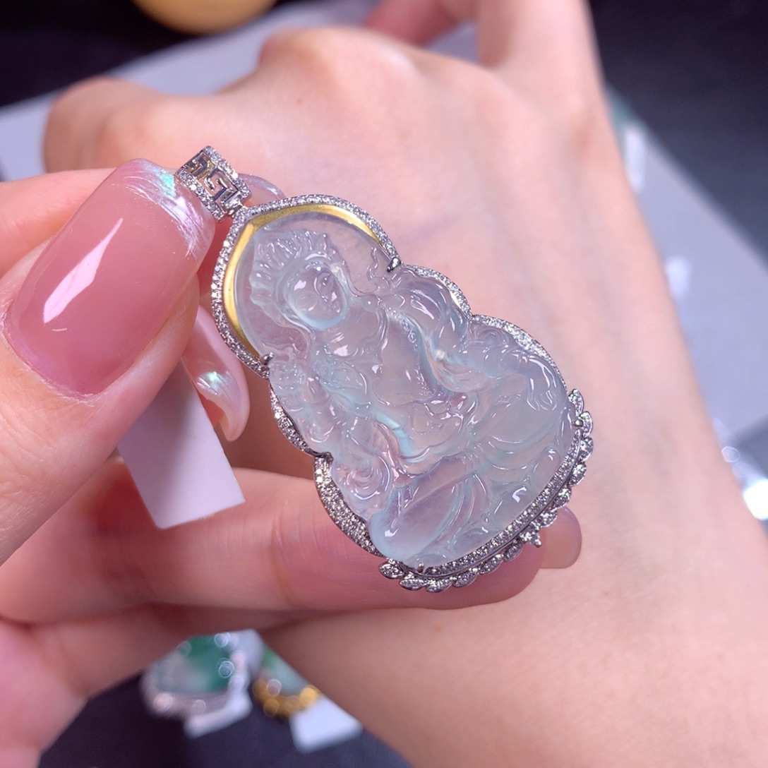 颈饰18K金镶嵌翡翠度母