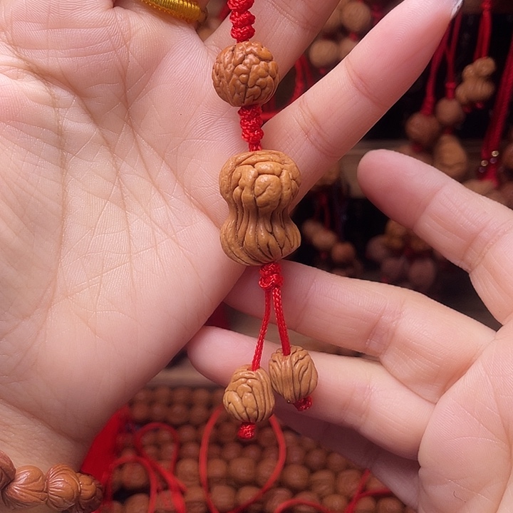 木质类龙纹桃枭挂件