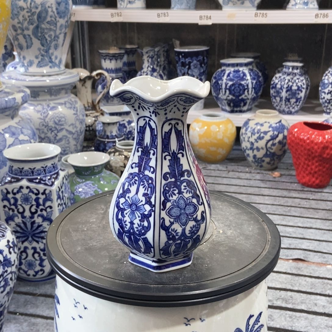 摆件花瓶手绘釉下彩