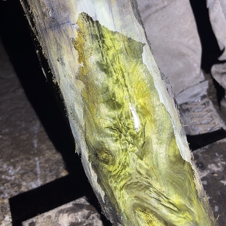 小***8乌木金丝楠摆件毛料