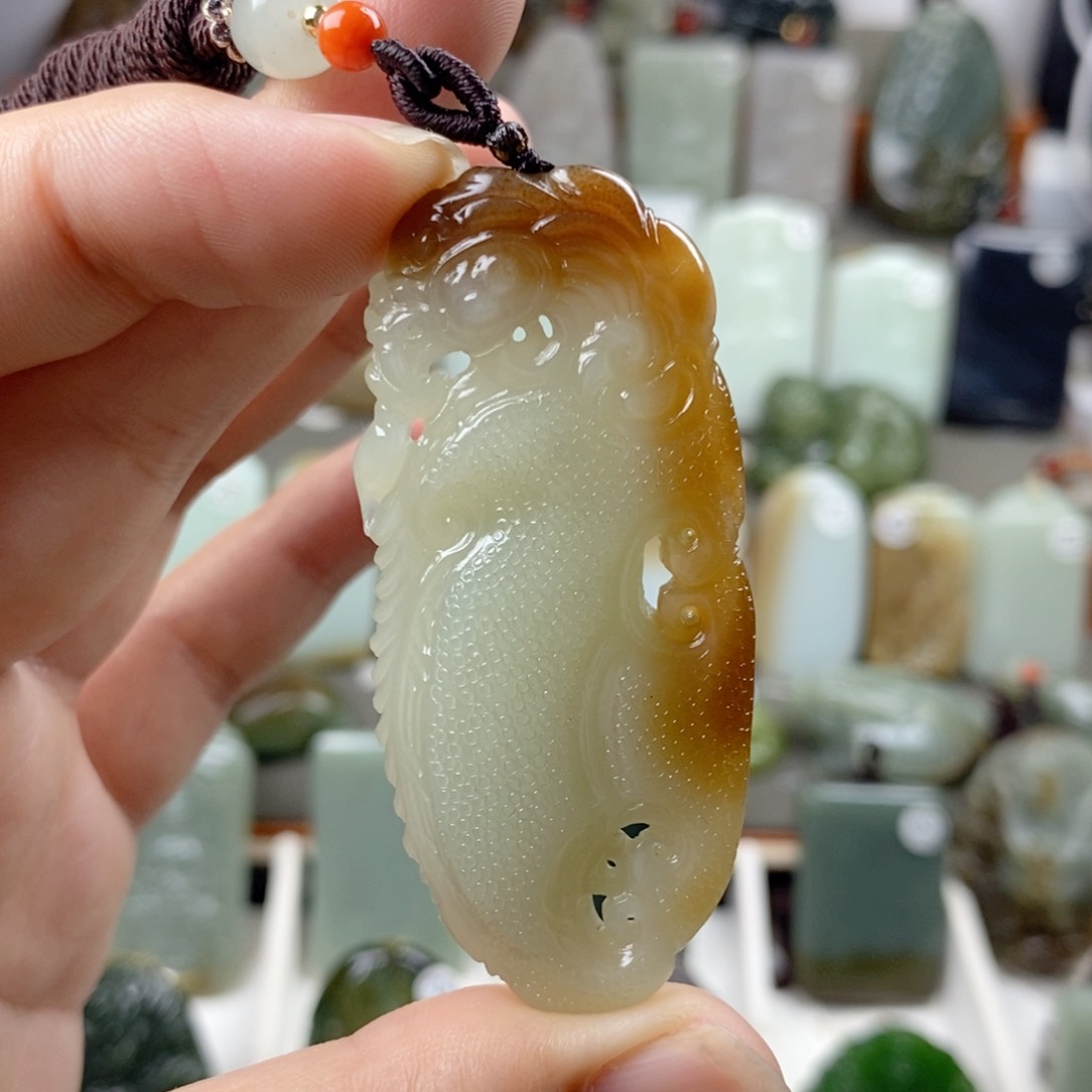 颈饰未镶嵌和田玉（糖玉）