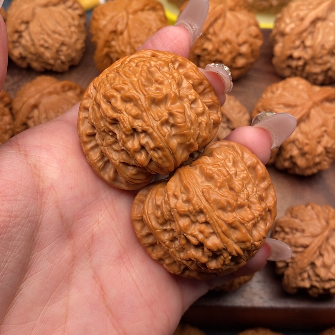 文玩核桃吊坠全品，红皮球白白狮子43