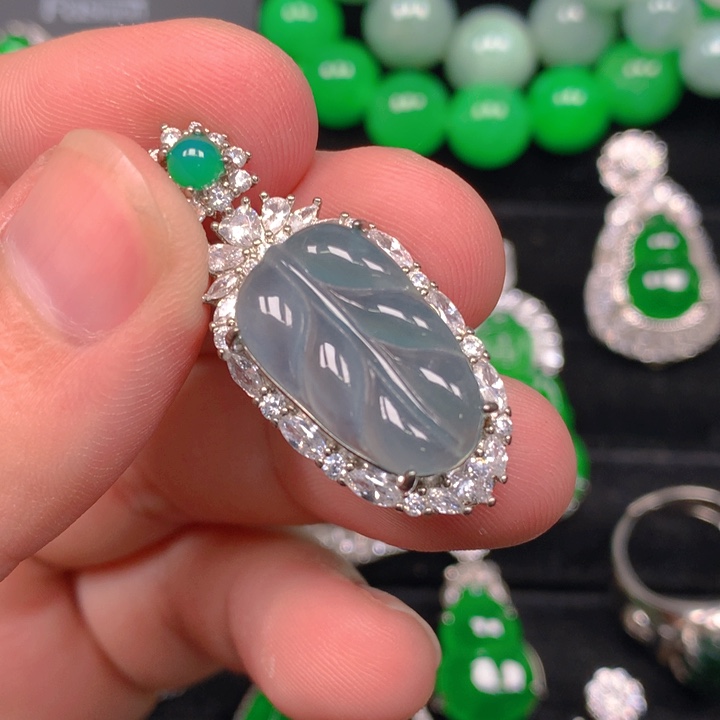 翡翠未镶嵌颈饰叶