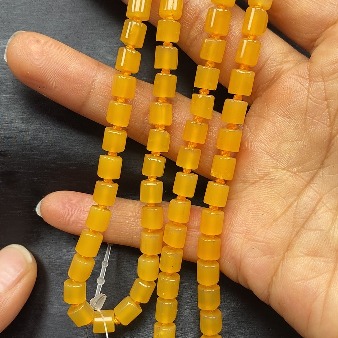 石英质玉（黄龙玉）颈饰未镶嵌