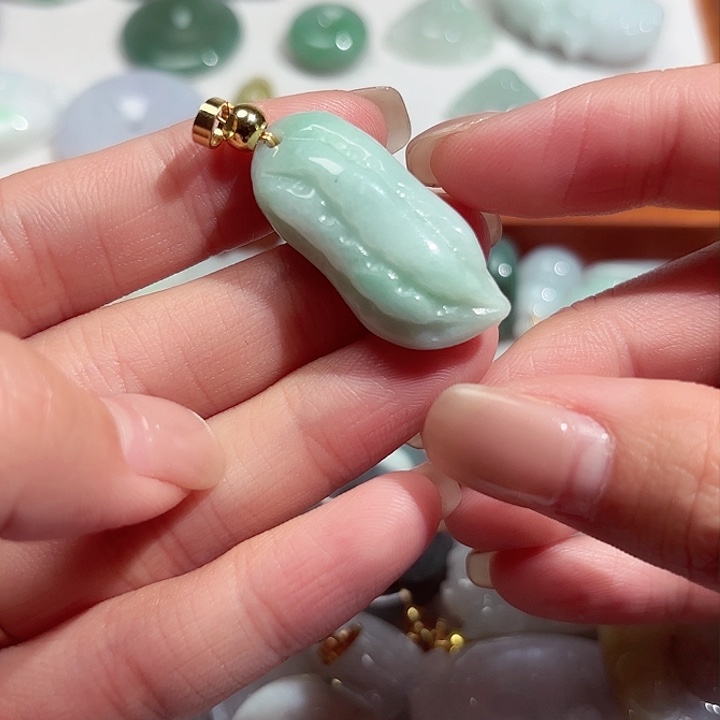 翡翠颈饰未镶嵌8945有纹裂