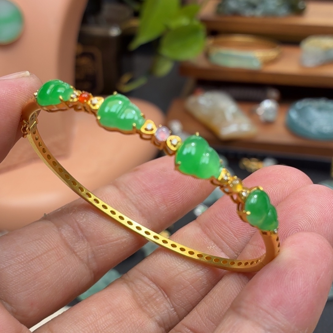 翡翠18K金镶嵌手镯
