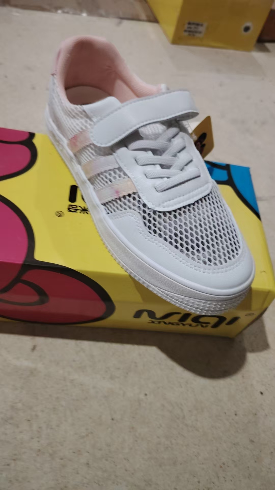 霞霞推荐透气网小白鞋