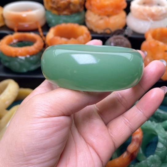 【闪购商品】石英质玉手镯未镶嵌