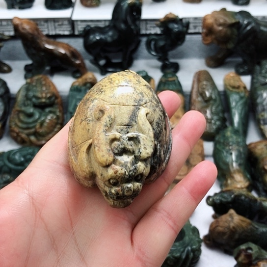 岫岩河磨玉（透闪石质玉）未镶嵌把件