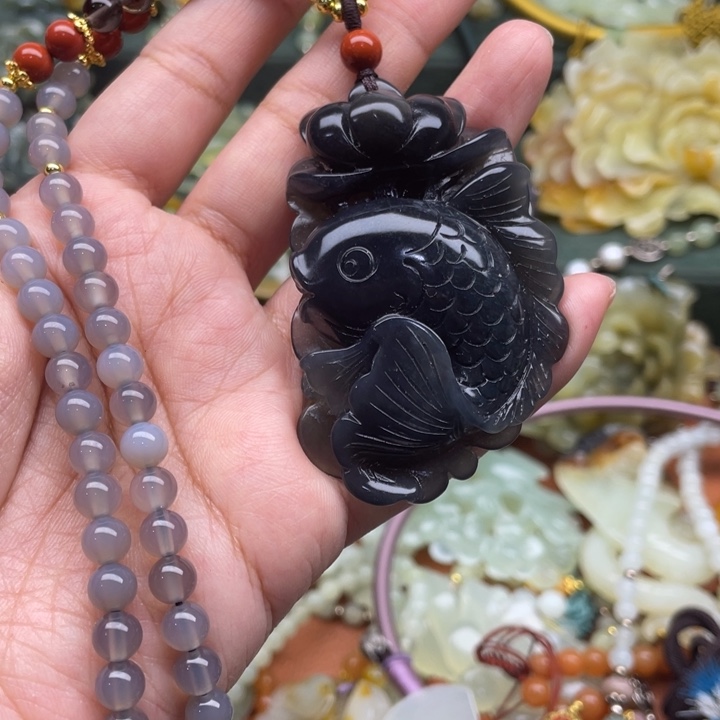 蛇纹石玉吊坠合金