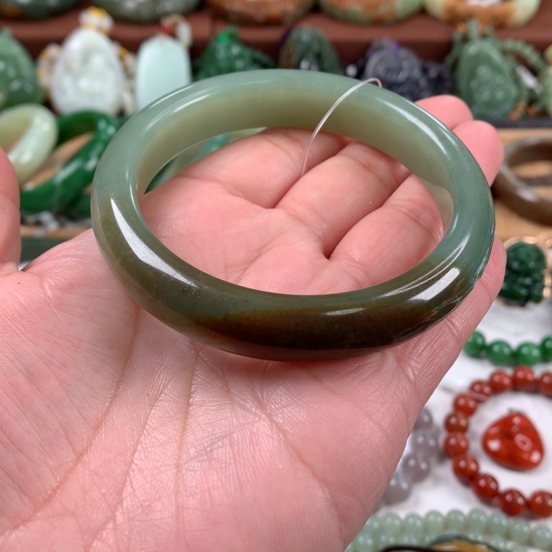 和田玉手镯未镶嵌62口径