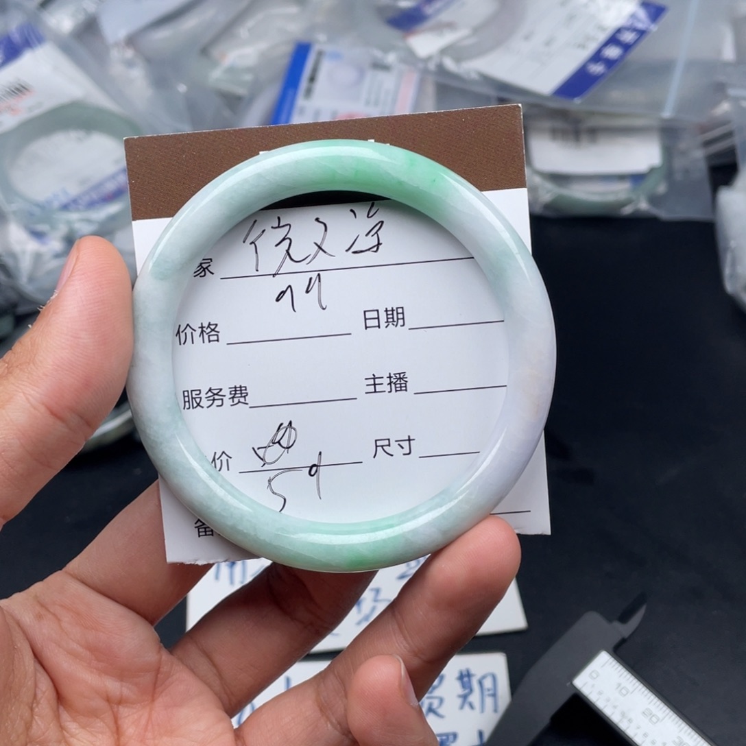 翡翠手镯未镶嵌微*