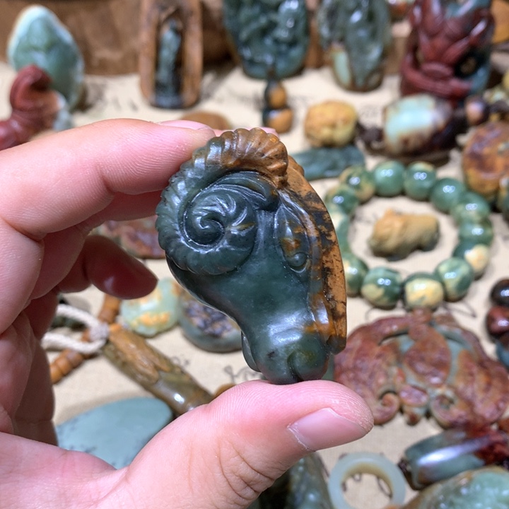 岫岩河磨玉（透闪石质玉）挂件未镶嵌