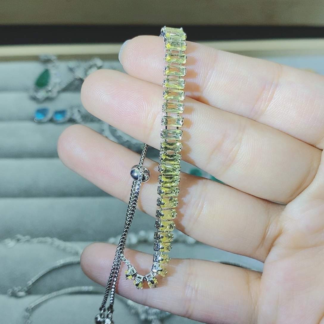 【闪购商品】银S925镶嵌耳饰托帕石