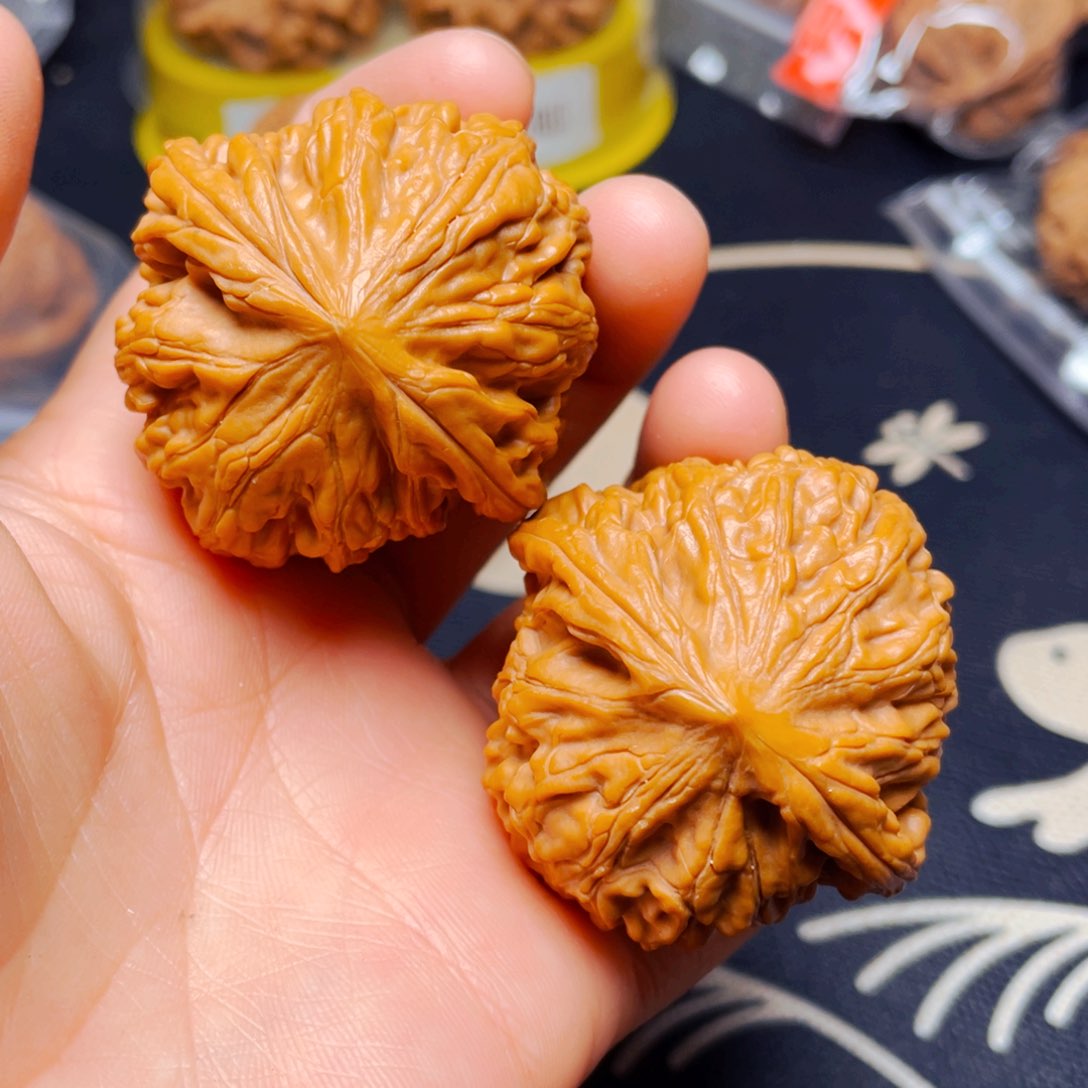 吊坠文玩核桃鸡心一对