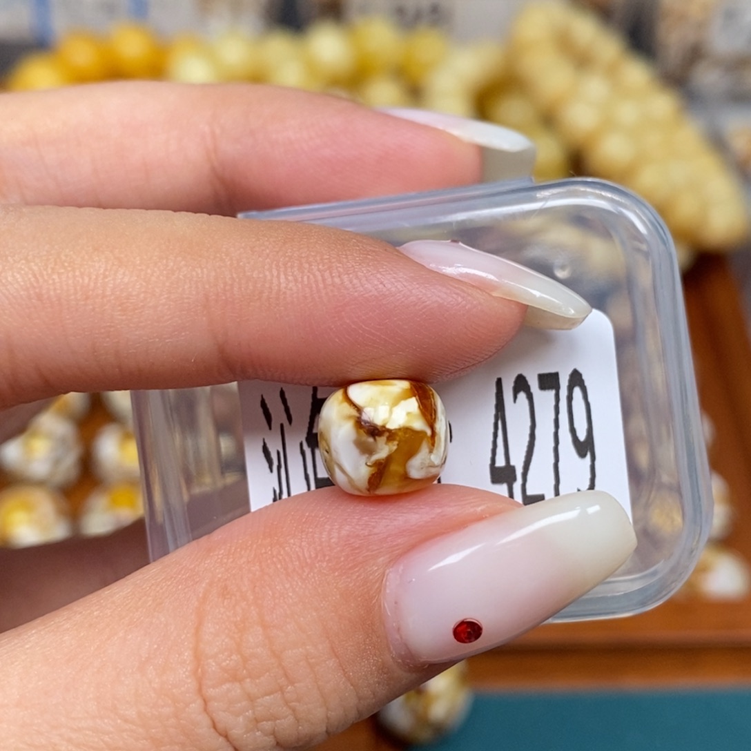 蜜蜡未镶嵌珠宝奇石4279