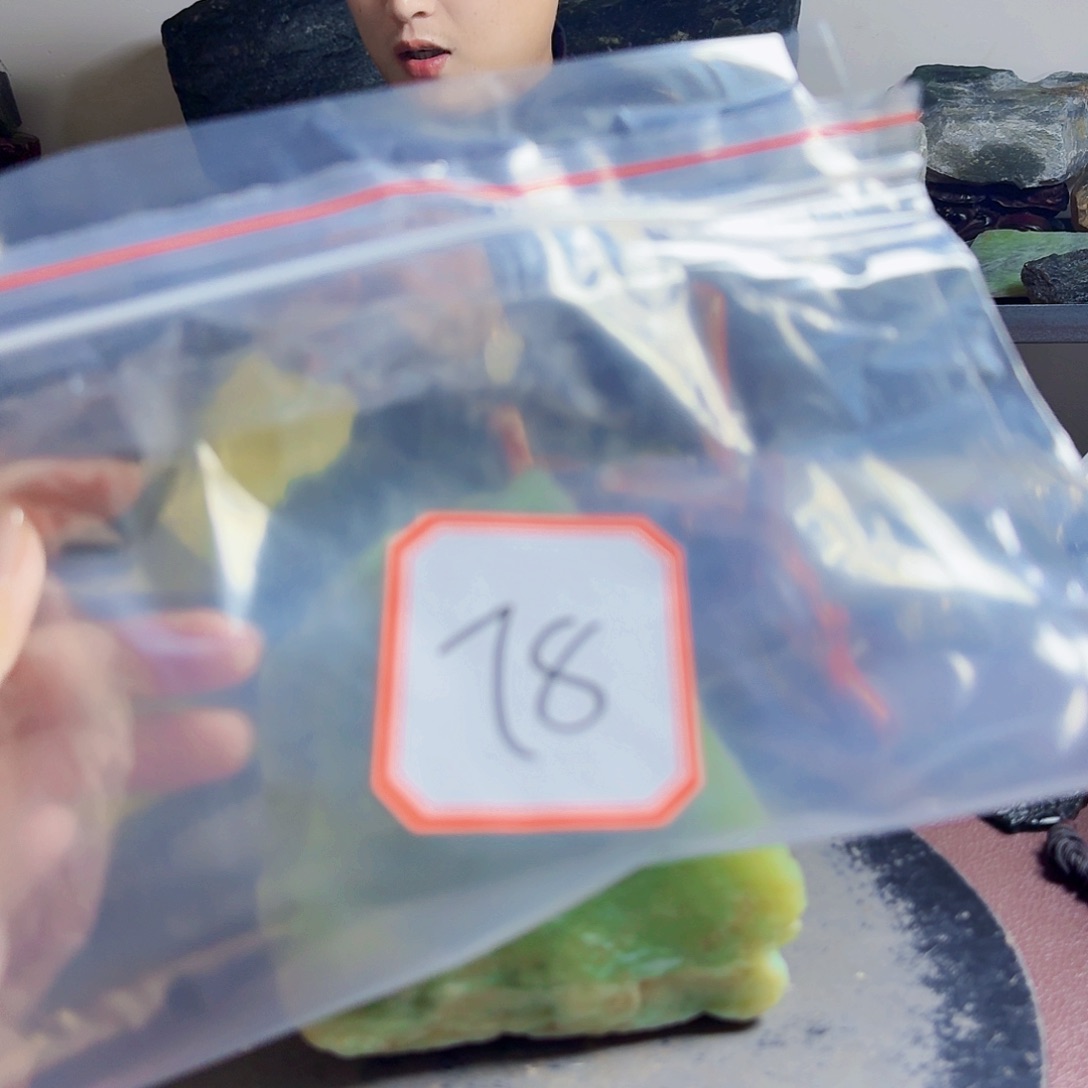 老***乐未镶嵌蛇纹石玉原石料