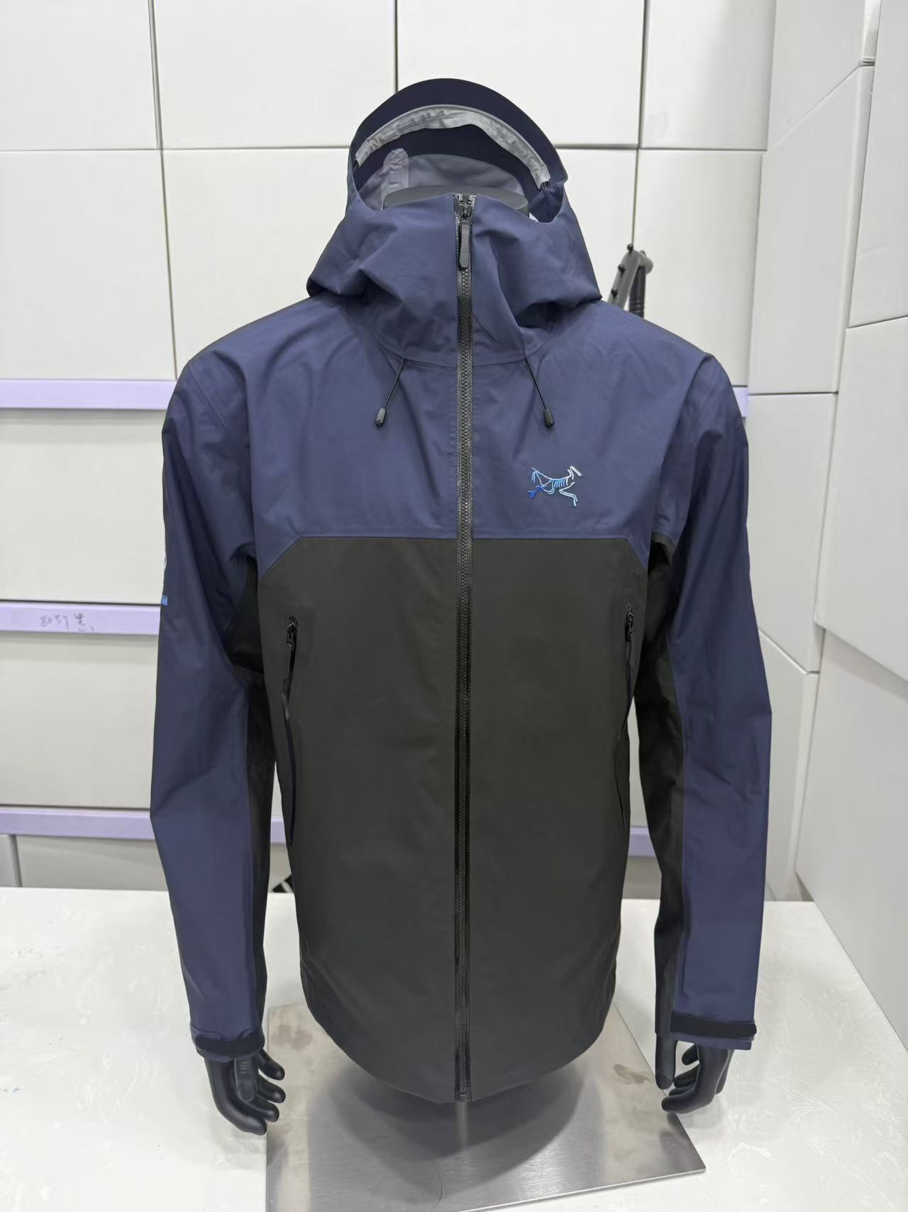 雪儿2025飞禽系列溢胶男女户外防风防水连帽冲锋衣