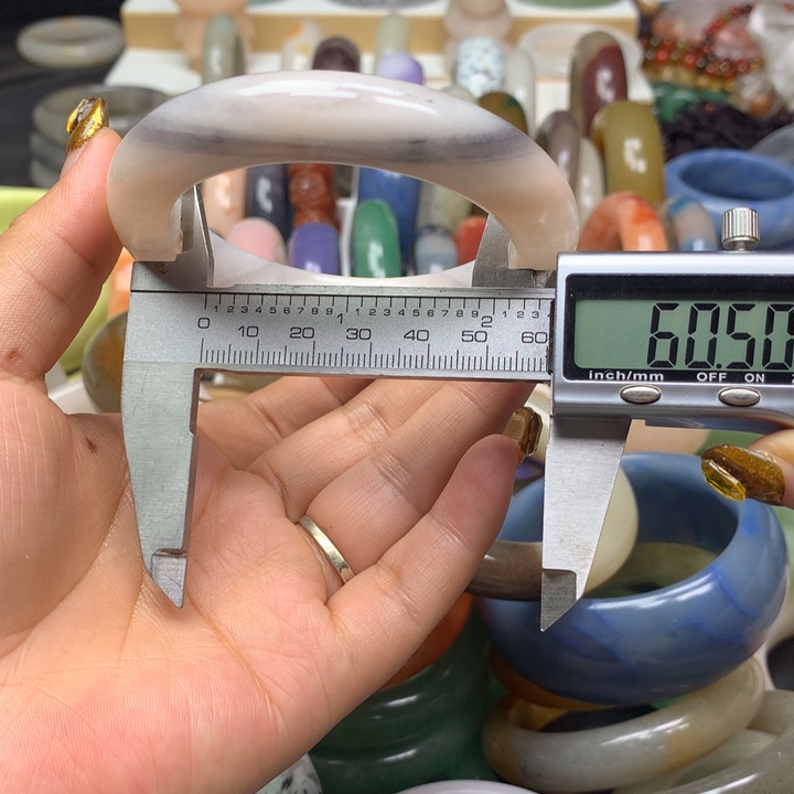 石英质玉手镯未镶嵌